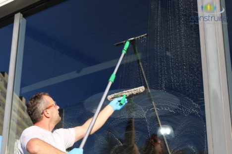 Nettoyage vitrerie et bardage à Mulhouse et dans le Haut-Rhin